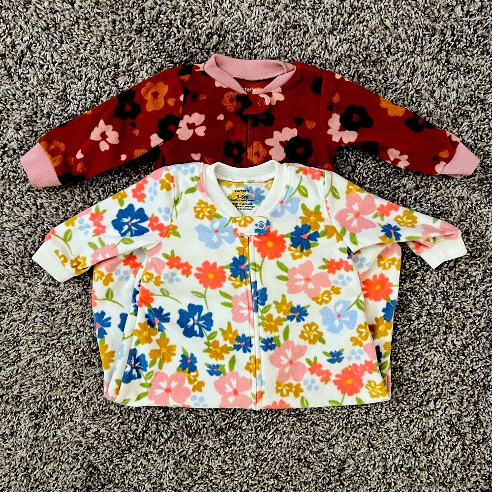Carter’s set of 2 fleece pajamas size 3-6 months